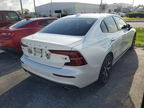 2020 Volvo S60 T6 Momentum