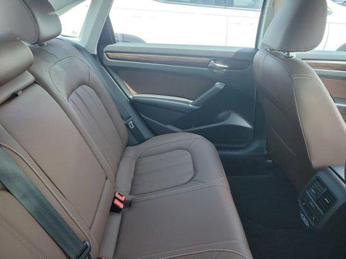 2022 Volkswagen Passat 2.0T Limited Edition