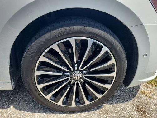2022 Volkswagen Passat 2.0T Limited Edition
