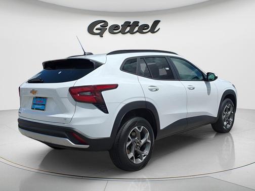 Summit White 2024 Chevrolet Trax LT