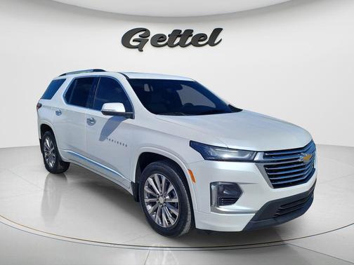 Iridescent Pearl Tricoat 2023 Chevrolet Traverse Premier