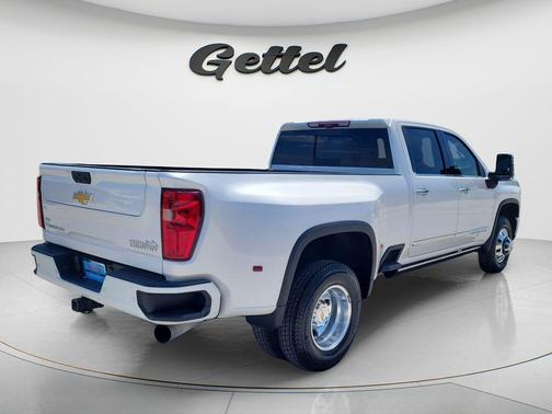 Iridescent Pearl Tricoat 2024 Chevrolet Silverado 3500 High Country