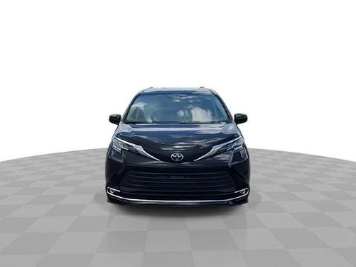 2023 Toyota Sienna XLE 8 Passenger