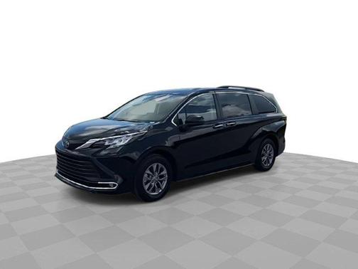 2023 Toyota Sienna XLE 8 Passenger