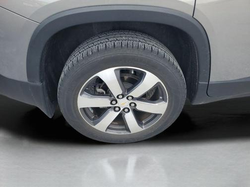 Pepperdust Metallic 2019 Chevrolet Traverse LT Leather