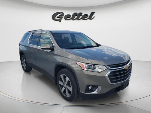 Pepperdust Metallic 2019 Chevrolet Traverse LT Leather