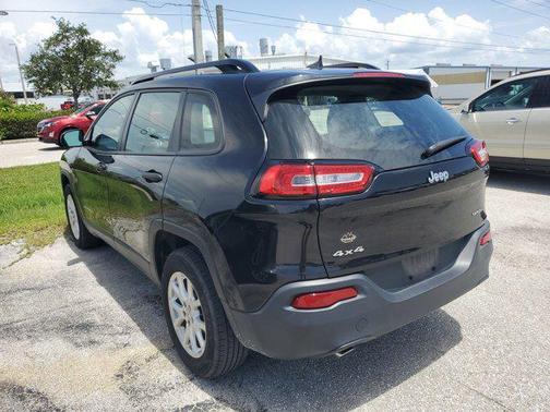 2016 Jeep Cherokee Sport