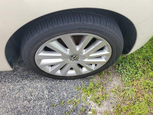 2008 Volkswagen New Beetle SE