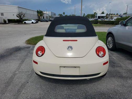 2008 Volkswagen New Beetle SE