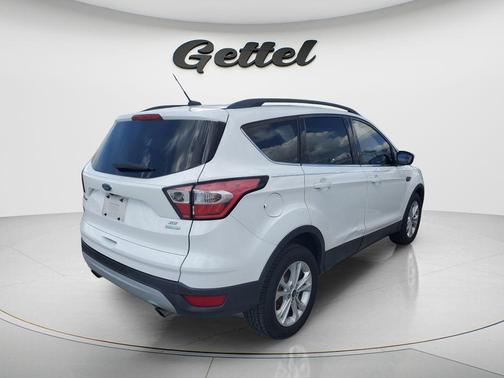 Oxford White 2017 Ford Escape SE
