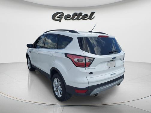 Oxford White 2017 Ford Escape SE