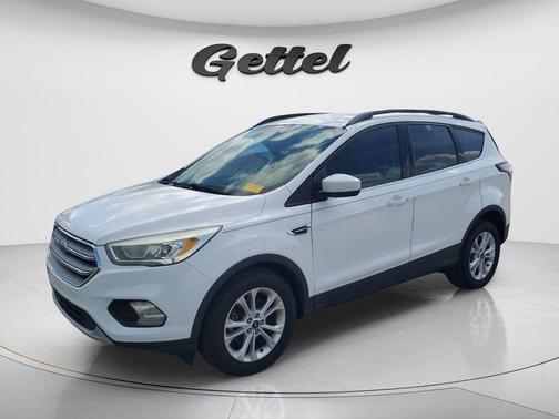 Oxford White 2017 Ford Escape SE