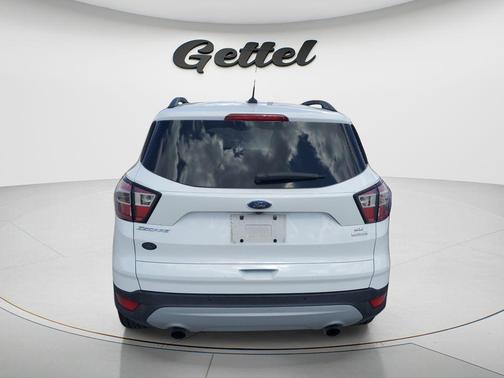 Oxford White 2017 Ford Escape SE