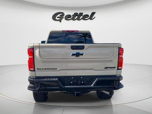 White Sands 2026 Chevrolet Silverado 2500 Crew Cab, Standard Bed, XR2, 4WD