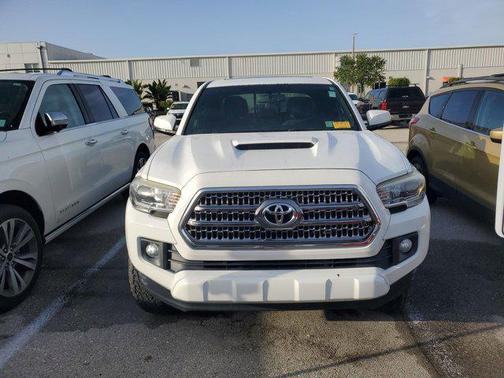2016 Toyota Tacoma SR
