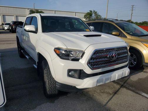 2016 Toyota Tacoma SR