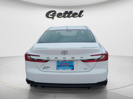 Ice Cap 2026 Toyota Camry SE