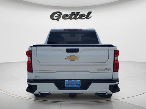 Iridescent Pearl Tricoat 2024 Chevrolet Silverado 1500 High Country