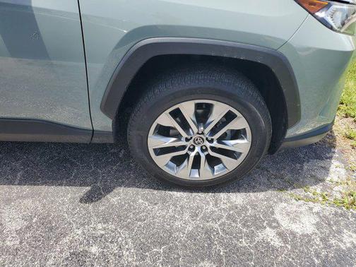 2021 Toyota RAV4 XLE Premium