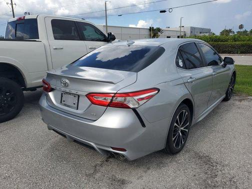 2020 Toyota Camry SE
