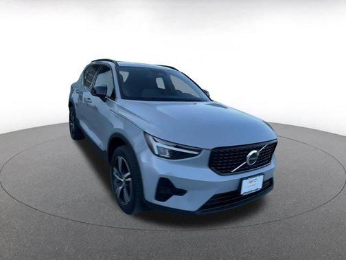 2024 Volvo XC40 CORE