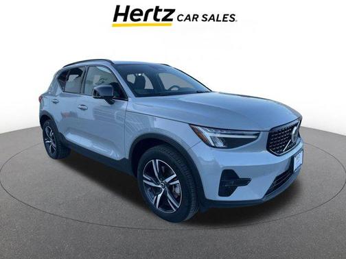 2024 Volvo XC40 CORE