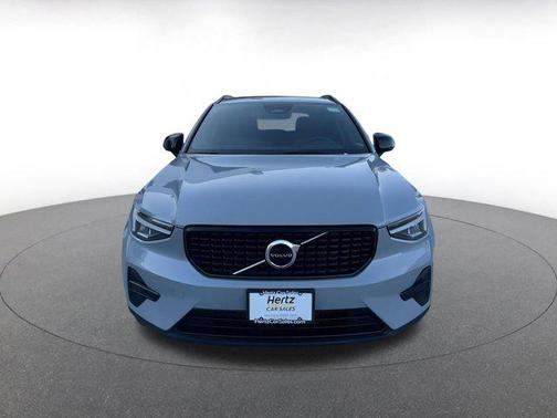 2024 Volvo XC40 CORE