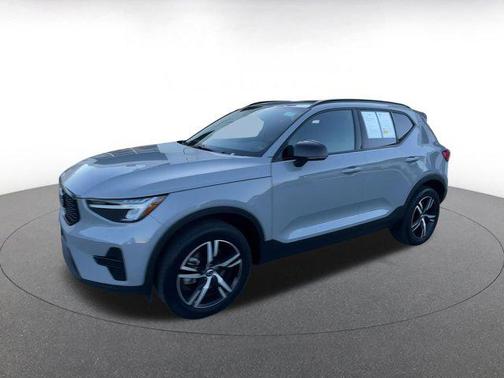2024 Volvo XC40 CORE