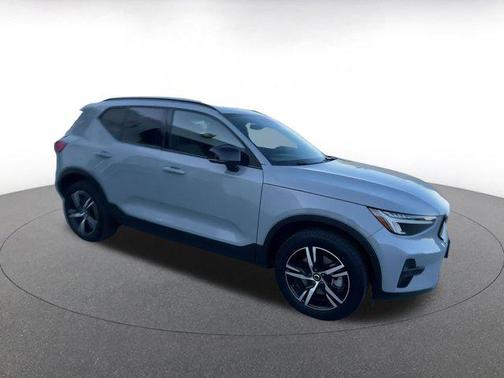 2024 Volvo XC40 CORE