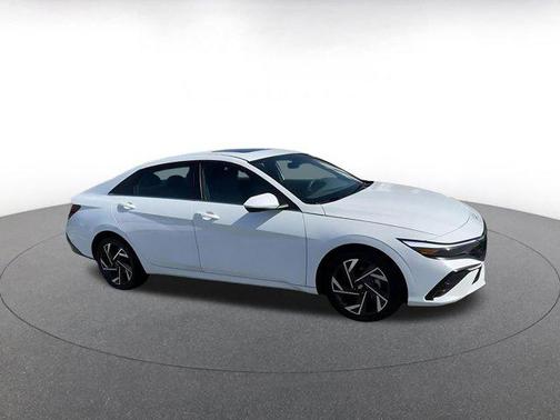 2025 Hyundai ELANTRA SEL