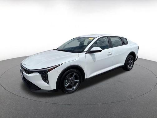 Snow White Pearl 2025 Kia K4 LXS