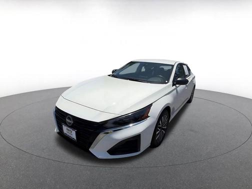 Glacier White 2025 Nissan Altima SV FWD