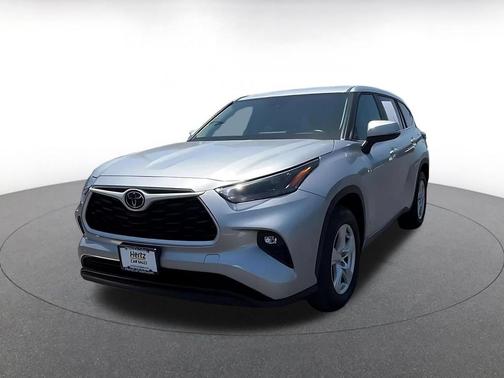 Celestial Silver Metallic 2025 Toyota Highlander LE