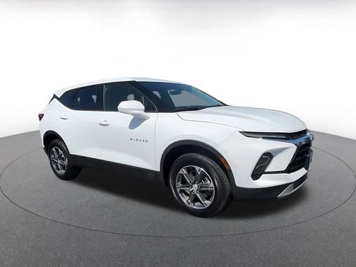 Summit White 2025 Chevrolet Blazer 2LT