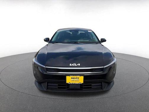 Aurora Black Pearl 2025 Kia K4 LXS