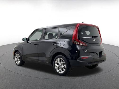 Fusion Black 2025 Kia Soul LX