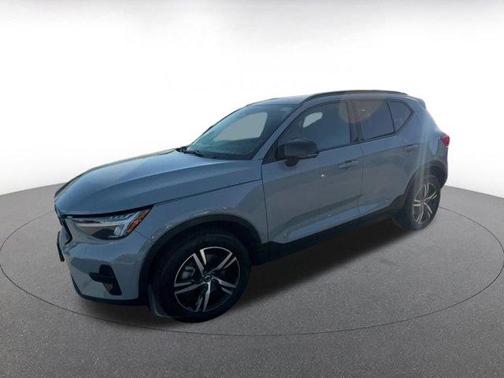 2024 Volvo XC40 CORE