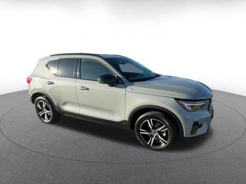 2024 Volvo XC40 CORE