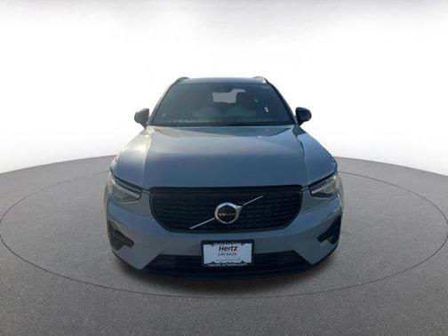 2024 Volvo XC40 CORE