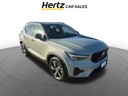 2024 Volvo XC40 CORE