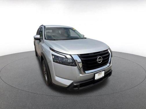 Brilliant Silver Metallic 2025 Nissan Pathfinder SV FWD