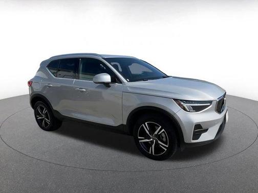 2024 Volvo XC40 CORE
