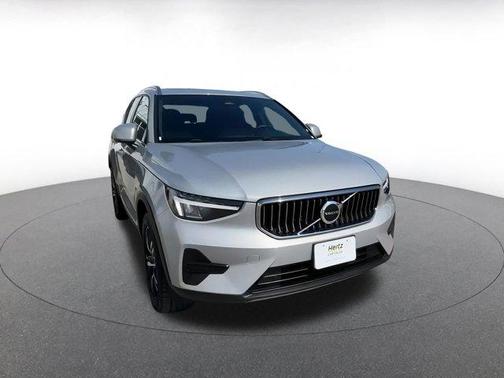 2024 Volvo XC40 CORE