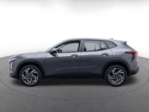 Mosaic Black Metallic 2025 Chevrolet Trax LT