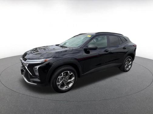 Mosaic Black Metallic 2025 Chevrolet Trax LT