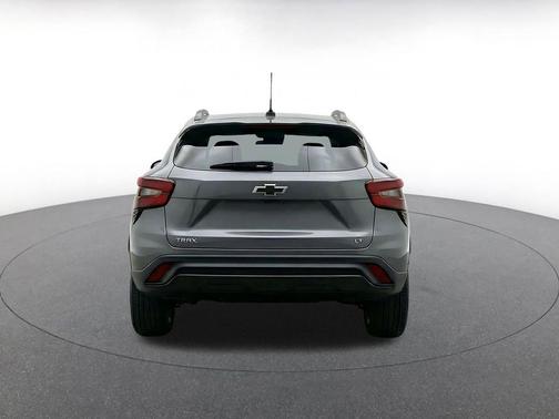 Mosaic Black Metallic 2025 Chevrolet Trax LT