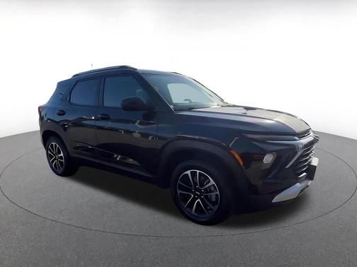 Mosaic Black Metallic 2025 Chevrolet Trailblazer LT