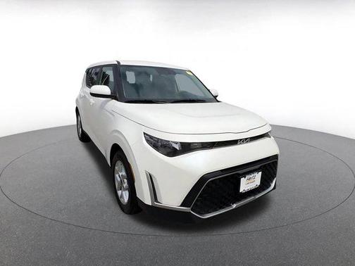 Snow White Pearl 2025 Kia Soul LX