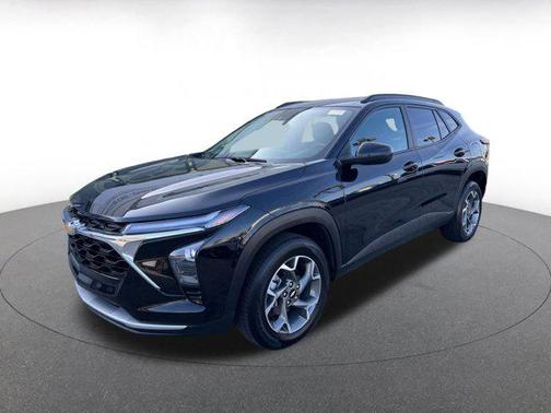 Mosaic Black Metallic 2025 Chevrolet Trax LT