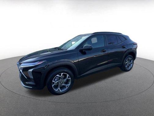 Mosaic Black Metallic 2025 Chevrolet Trax LT